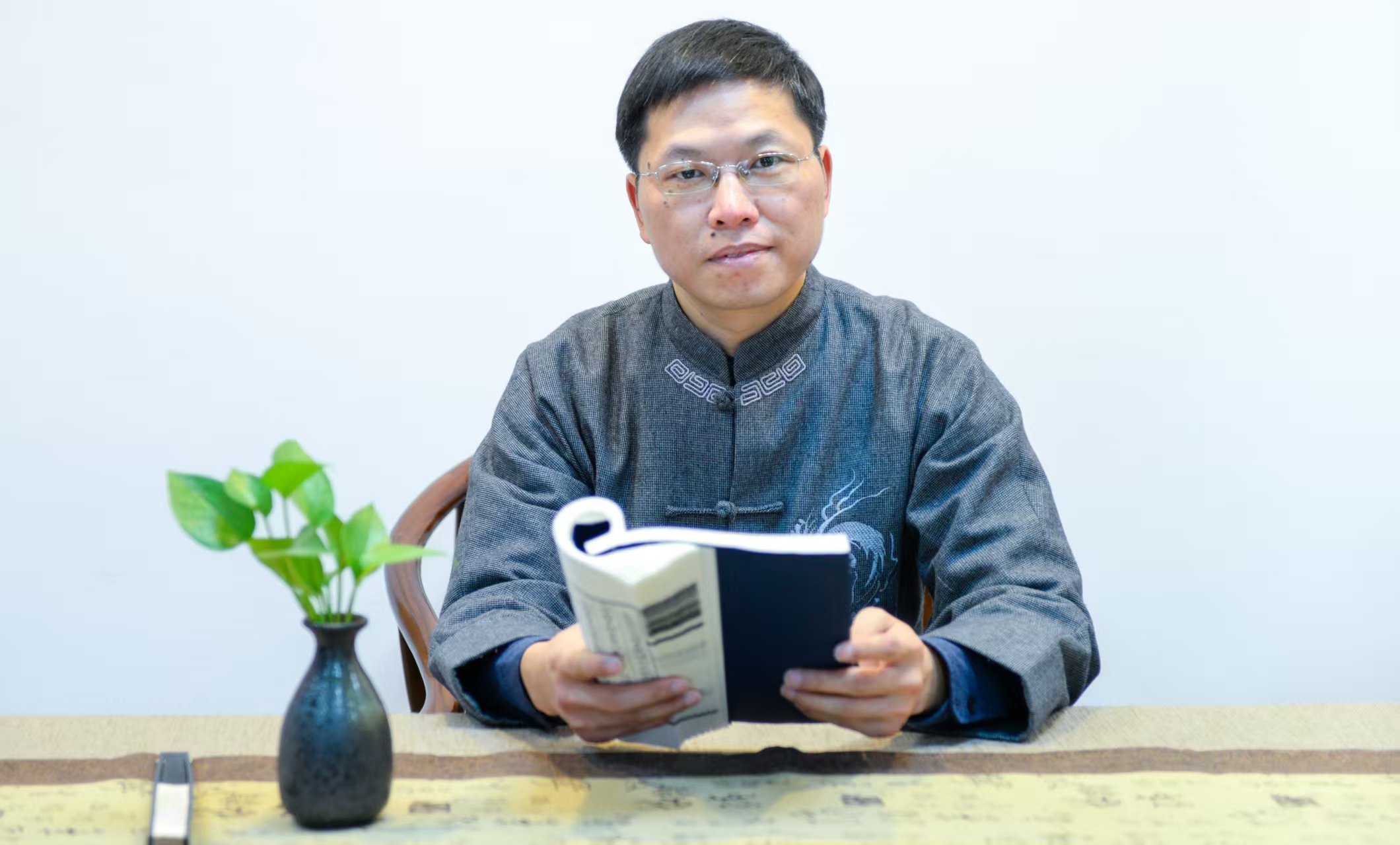 谢伦波老师(图1) 微信图片_20260512122853_63_39.jpg